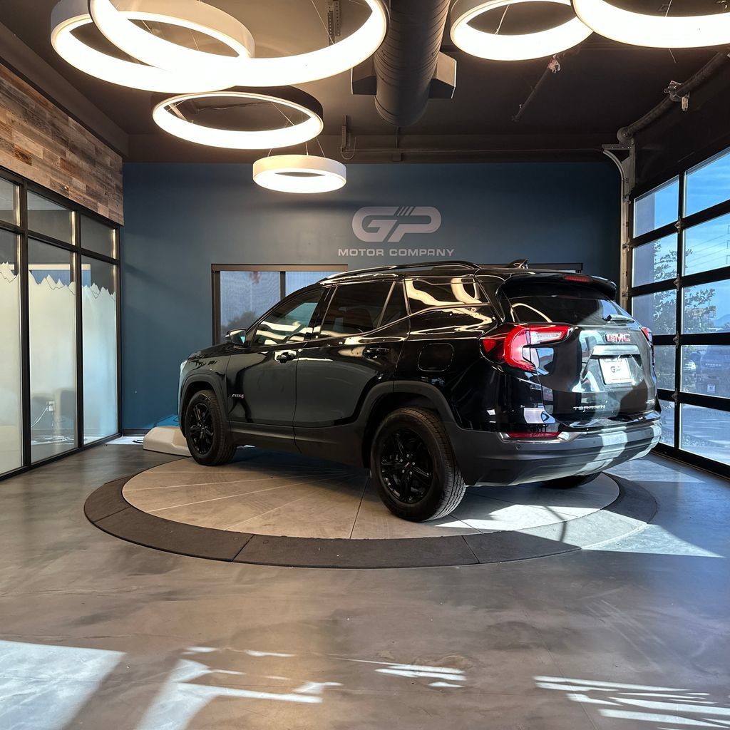 Used 2022 GMC Terrain AT4 w/ Tech Package AWD/4WD image 5