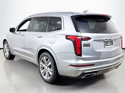 Used 2023 Cadillac XT6 Premium Luxury image 6