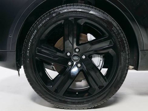 Certified 2025 Land Rover Discovery Dynamic SE AWD/4WD image 9