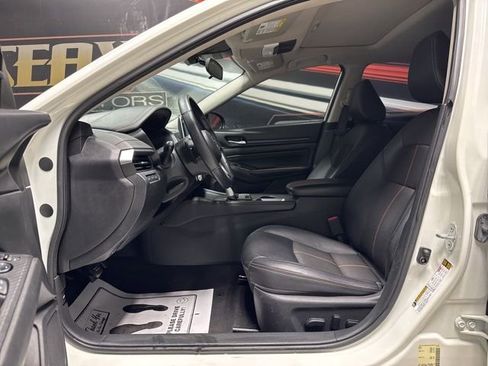 Used 2021 Nissan Altima 2.5 SR w/ SR Premium Package image 5