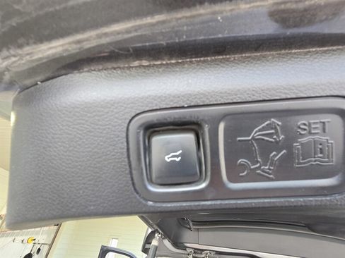Used 2018 Ford Expedition Limited w/ Equipment Group 301A AWD/4WD image 37