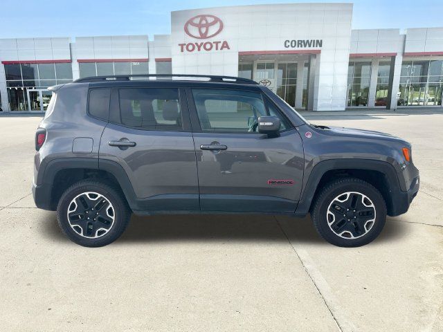 Used 2017 Jeep Renegade Trailhawk AWD/4WD image 6