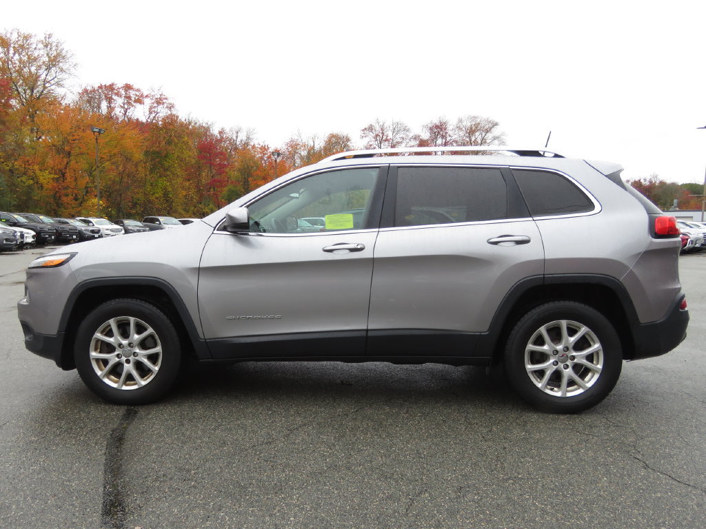 Used 2016 Jeep Cherokee Latitude w/ Safety/Convenience Group AWD/4WD image 8