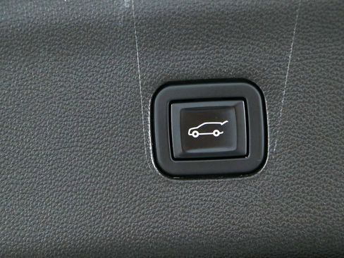 Used 2020 Buick Enclave Premium w/ Sun and Sites Package FWD image 33