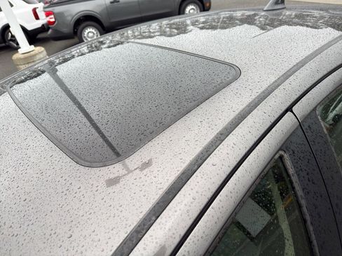 Used 2018 Toyota Prius C Three image 11