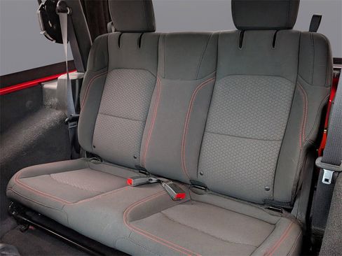 Used 2023 Jeep Wrangler Rubicon image 14