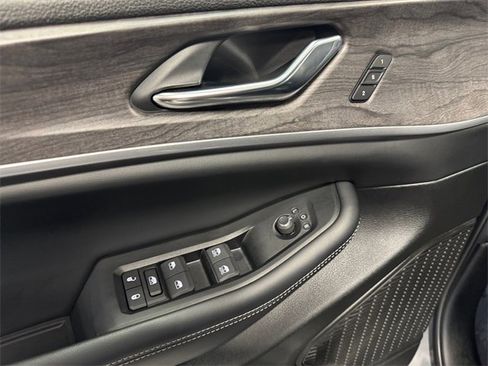 Used 2024 Jeep Grand Cherokee Limited image 16