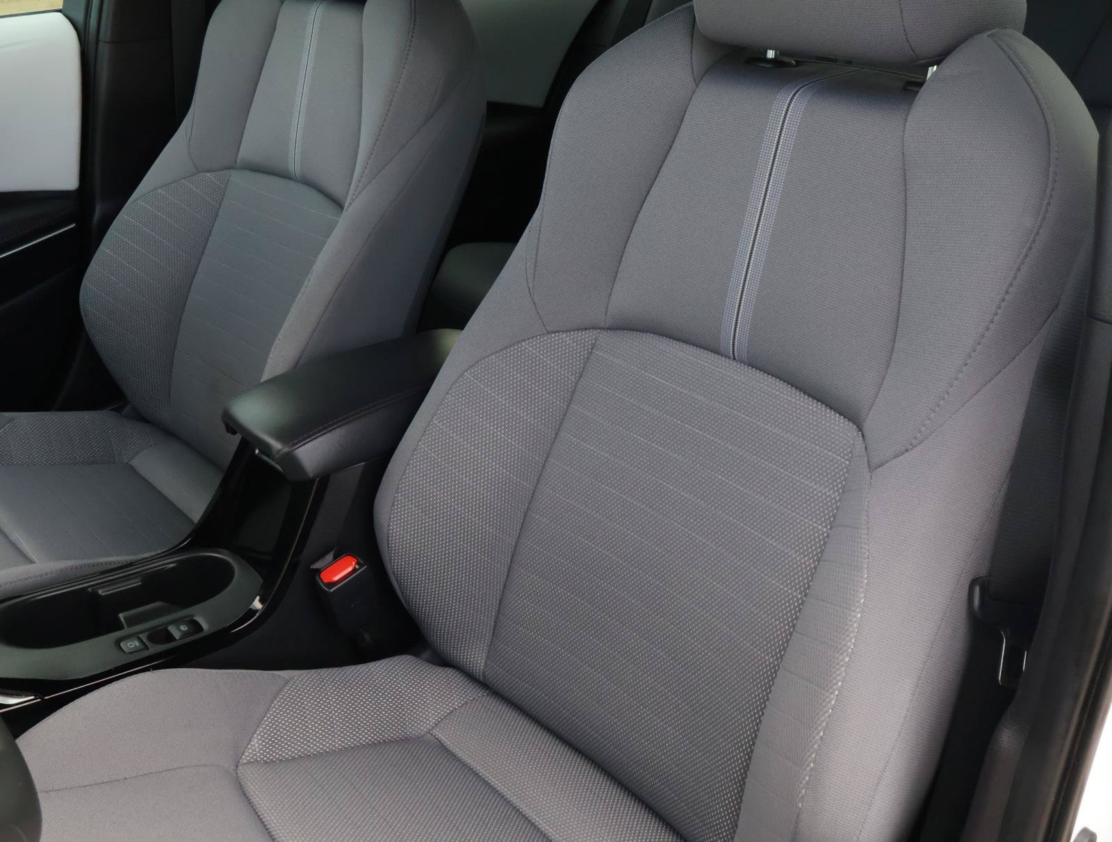 Used 2025 Toyota Corolla SE FWD image 12