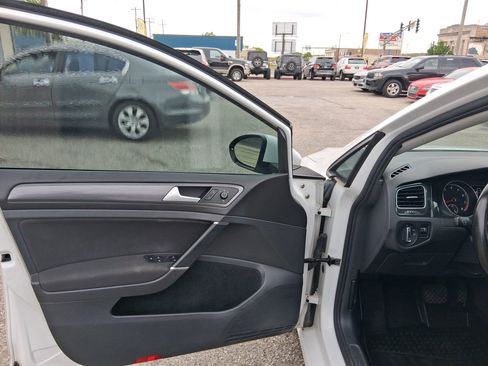 Used 2018 Volkswagen Golf S FWD image 12