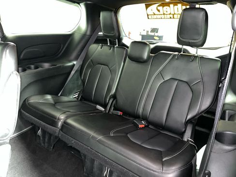 Used 2025 Chrysler Pacifica Select FWD image 25