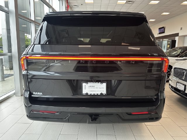 Certified 2025 Lincoln Navigator Reserve AWD/4WD image 6