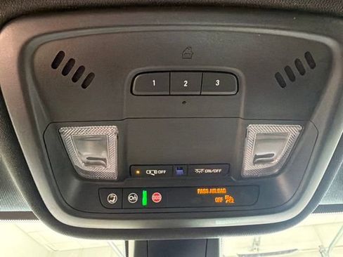 Used 2023 Chevrolet Traverse LT FWD image 27