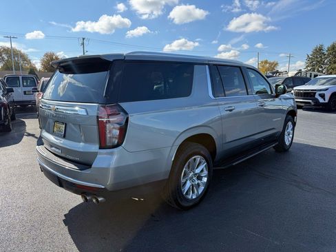 Used 2023 Chevrolet Suburban Premier image 5