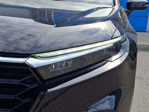 Used 2023 Honda CR-V EX image 9