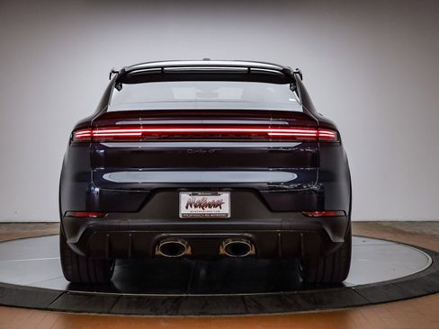 Used 2024 Porsche Cayenne Turbo GT image 7