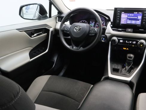 Used 2022 Toyota RAV4 XLE AWD/4WD image 30