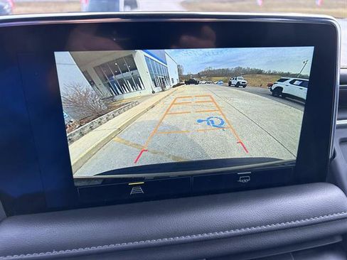 Used 2023 Chevrolet Suburban LT image 34