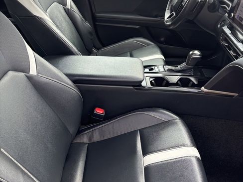 Used 2025 Toyota Camry SE image 22