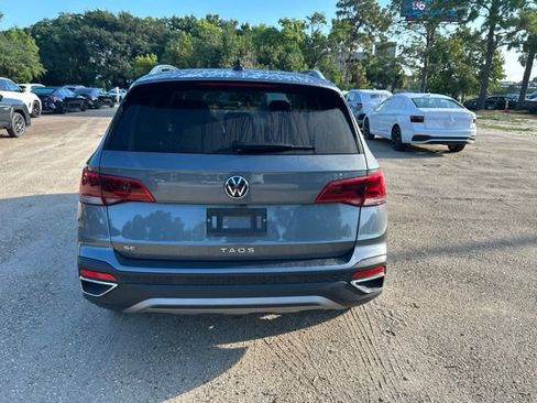 Used 2022 Volkswagen Taos SE FWD image 18