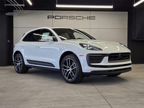 Used 2025 Porsche Macan image 30
