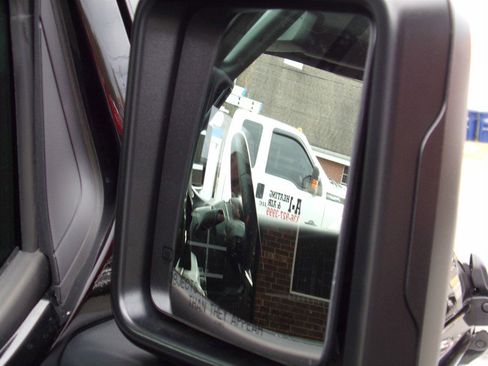 Used 2023 Jeep Gladiator Overland w/ Cold Weather Group image 25