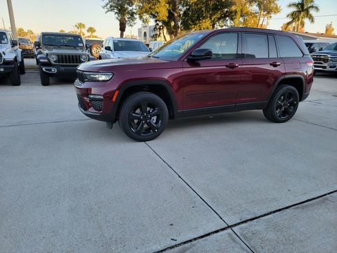 New 2025 Jeep Grand Cherokee Limited w/ Luxury Tech Group II RWD image 1