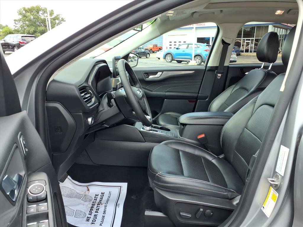 Used 2022 Ford Escape Titanium w/ Class II Trailer Tow Package AWD/4WD image 26