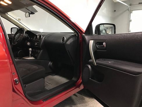 Used 2011 Nissan Rogue S image 12