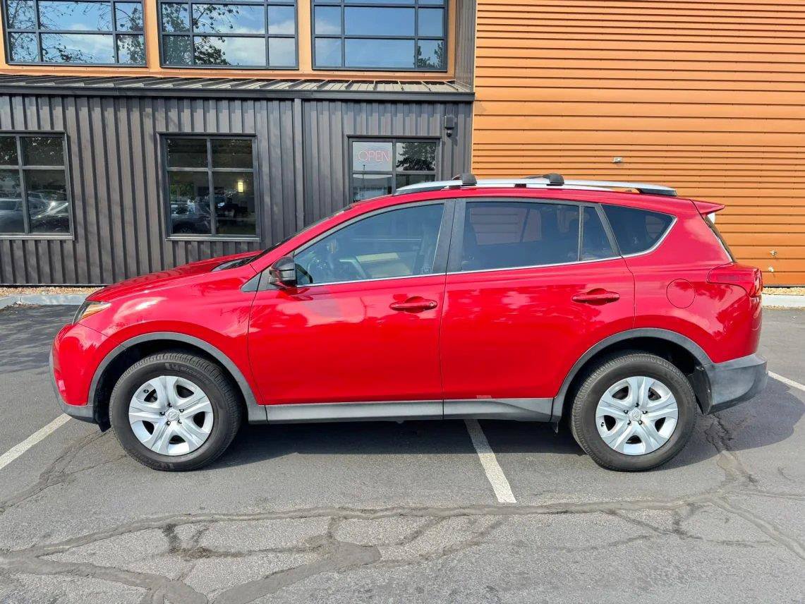 Used 2013 Toyota RAV4 LE AWD/4WD image 2