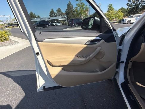 Used 2015 BMW X1 sDrive28i RWD image 9