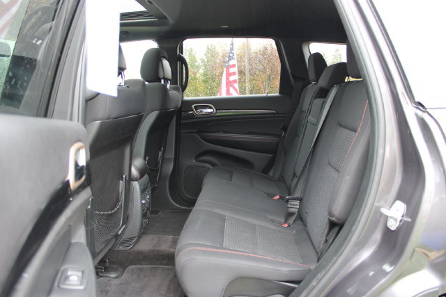 Used 2016 Jeep Grand Cherokee Laredo 75th Anniversary AWD/4WD image 36