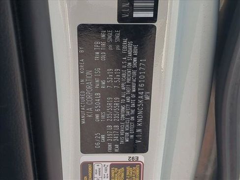 Used 2026 Kia Carnival EX FWD image 25