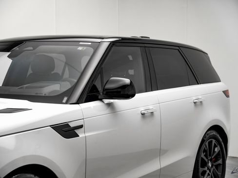 Used 2025 Land Rover Range Rover Sport Dynamic SE image 24