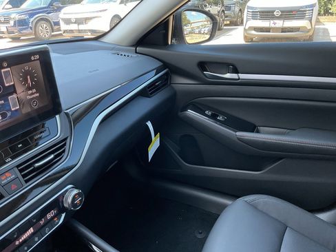 New 2025 Nissan Altima 2.5 SR image 33