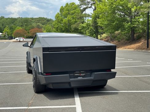 Used 2024 Tesla Cybertruck AWD Crew Cab image 9