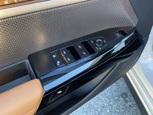 Used 2025 BMW 740i w/ Premium Package image 55