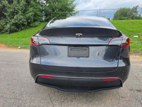 Used 2024 Tesla Model Y 2WD image 9