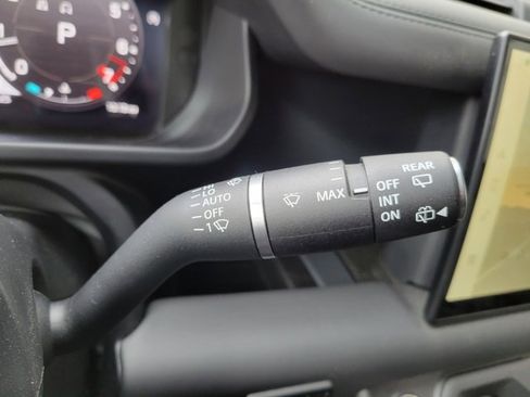 Used 2024 Land Rover Defender 130 X image 31