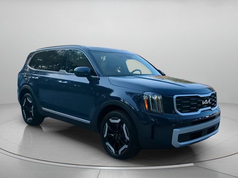 Used 2024 Kia Telluride S w/ S Sunroof Package FWD image 2