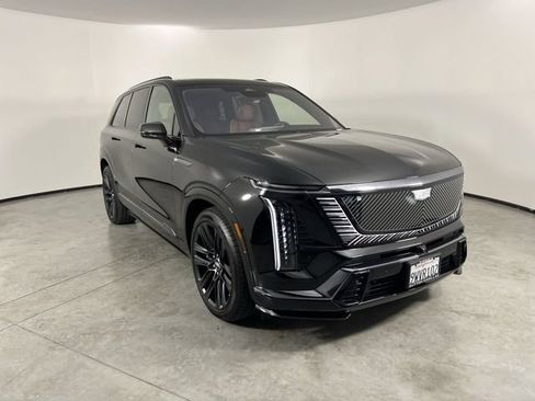 Used 2026 Cadillac Vistiq Platinum AWD/4WD image 2