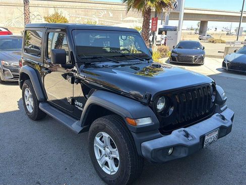 Used 2018 Jeep Wrangler Sport AWD/4WD image 4