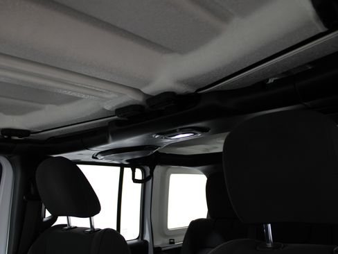 Used 2018 Jeep Wrangler Unlimited Sport image 20