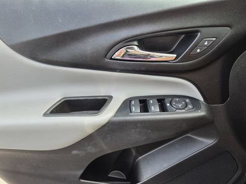 Used 2020 Chevrolet Equinox LS FWD image 18
