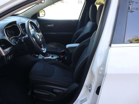 Used 2016 Jeep Cherokee Latitude AWD/4WD image 19