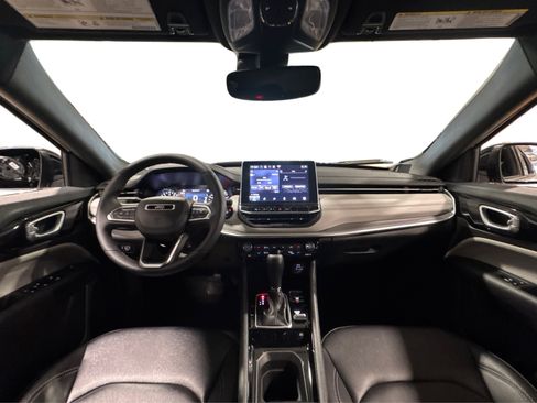 Used 2025 Jeep Compass Limited image 38