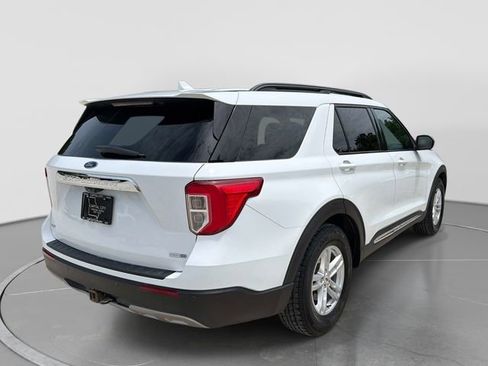 Used 2020 Ford Explorer XLT w/ Equipment Group 202A AWD/4WD image 4