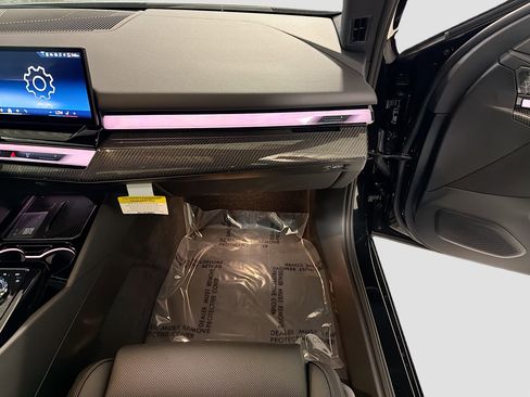 New 2026 BMW 550e xDrive w/ Executive Package image 18