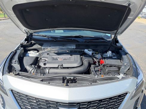 Used 2020 Cadillac XT4 Premium Luxury w/ Cold Weather Package AWD/4WD image 20