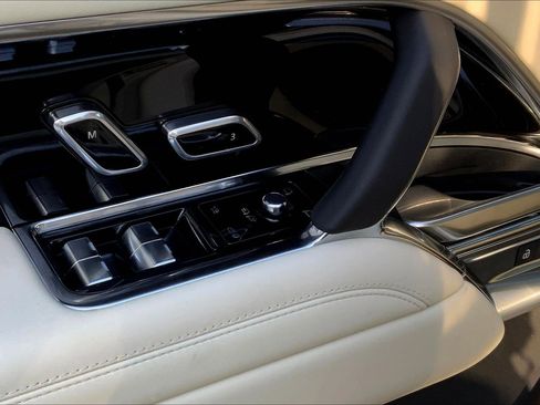 New 2025 Land Rover Range Rover SE image 21