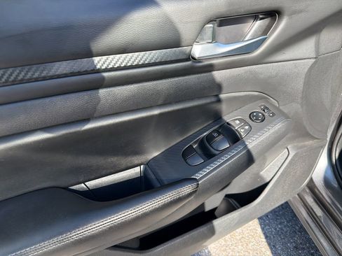 Used 2024 Nissan Altima 2.5 SV FWD image 15